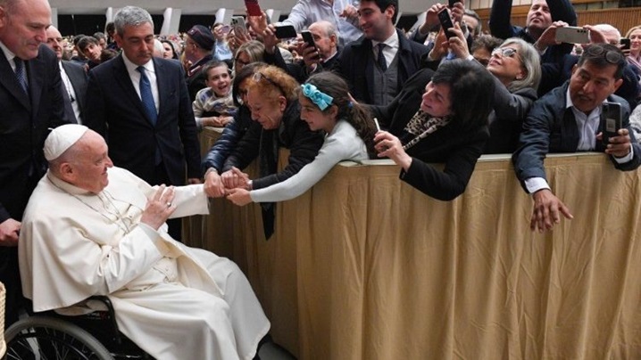 Papa Francisc, la întâlnirea cu bunicii și nepoții: Iubirea ne face mai buni și mai înțelepți