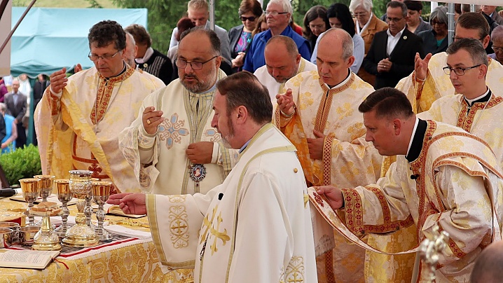 Cu bucuria Nașterii Maicii Domnului, în lumina Crucii lui Cristos