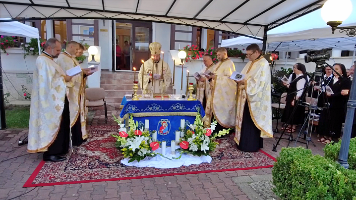 FOTO/VIDEO: Noapte de rugăciune cu ocazia Pelerinajului eparhial greco-catolic la Mănăstirea CMD din Cluj-Napoca