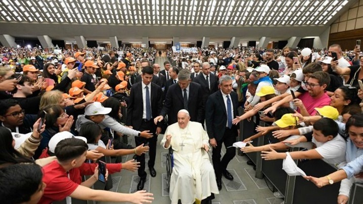"Vă aștept", le spune Papa miilor de participanți la Ziua Mondială a Copiilor, din luna mai