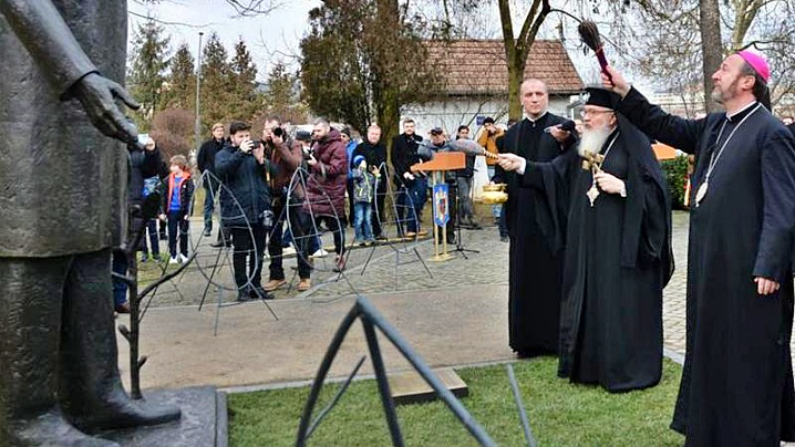 PS Claudiu la binecuvântarea statuii dr. Iuliu Hațieganu