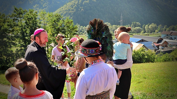 FOTO/VIDEO: Chemare la a fi mărturisitori ai Adevărului: Vizită pastorală și hram la Cormaia, protopopiatul Rodna