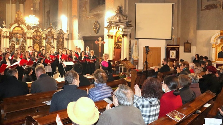 FOTO/VIDEO: Corul preoțesc „Presbyterion” și Corul „Angeli”, protagoniști ai Concertului de Paști de la Catedrala „Schimbarea la Față”, Cluj-Napoca 