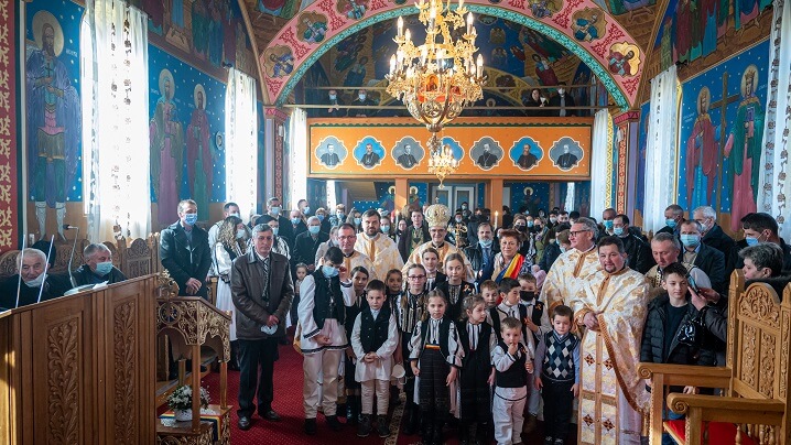 FOTO: Vizita pastorală a Preasfinției Sale Cristian în Parohia Alămor