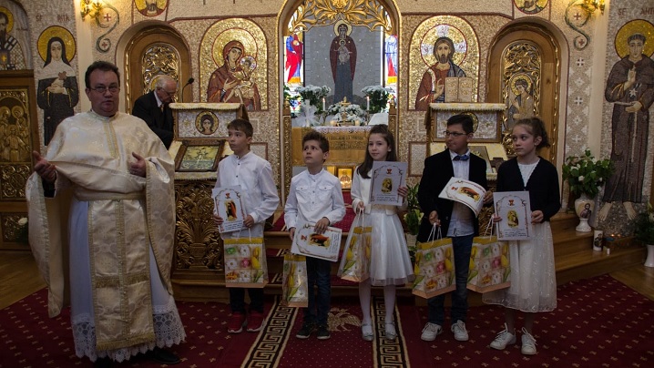 Prima Împărtăşanie solemnă în Parohia Greco-Catolică Nașterea Maicii Domnului Alba Iulia II