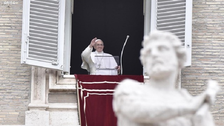 Angelus. Papa Francisc: lumina credinței se alimentează prin fapte bune