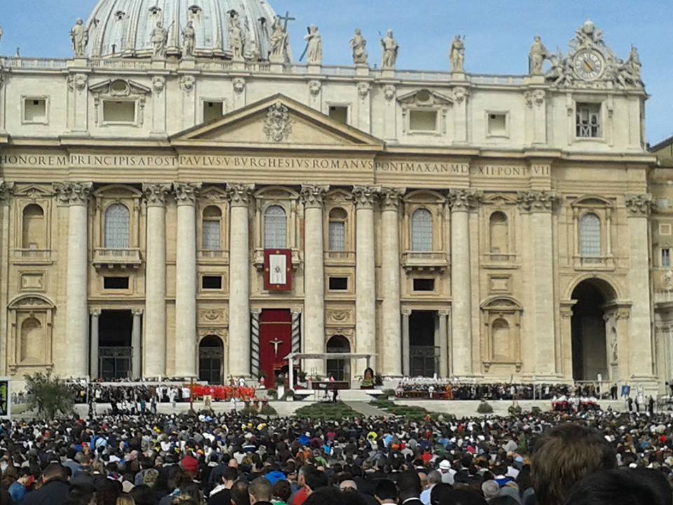 Papa Francisc a îndemnat tinerii să ducă în lume Crucea, semn al iubirii invincibile a lui Cristos