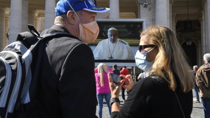 Papa Francisc: Sunt alături de cei care suferă din cauza epidemiei de Coronavirus