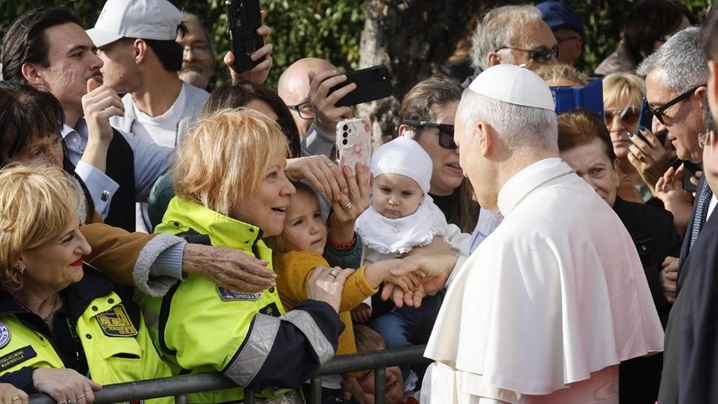 Prin apa vie a lui Isus, să devenim un dar pentru frații și surorile noastre