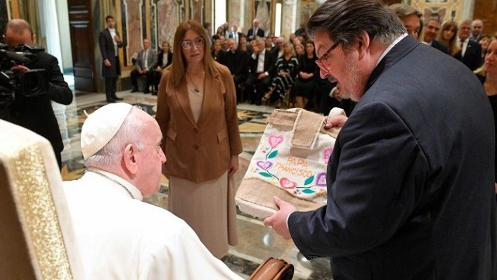 Educația scoate la lumină diamantul pe care Domnul l-a depus în inima omului: papa Francisc
