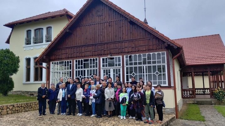 Excursie de studiu a studenților Facultății de Teologie Greco-Catolică Departamentul Blaj la Casa Memorială „Iuliu Maniu” Bădăcin