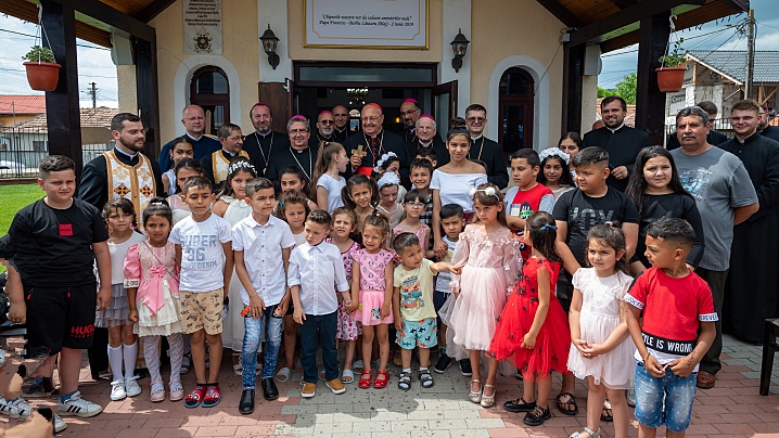 Cardinalul Leonardo Sandri, moment de rugăciune în biserica greco-catolică din cartierul Barbu Lăutaru Blaj