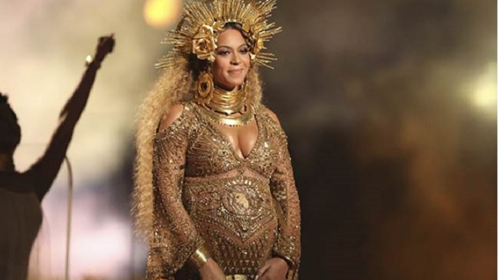 Beyonce celebrează maternitatea la Premiile Grammy. Oare numai copiii nenăscuți ai vedetelor sunt valoroși?