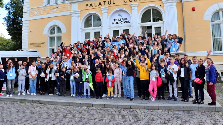 FOTO/VIDEO: Întâlnirea Tinerilor Eparhiei de Cluj-Gherla la Bistrița sub auspiciile bucuriei