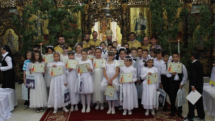 FOTO: Hramul Catedralei Arhiepiscopale Majore din Blaj şi prima Sfântă Împărtăşanie