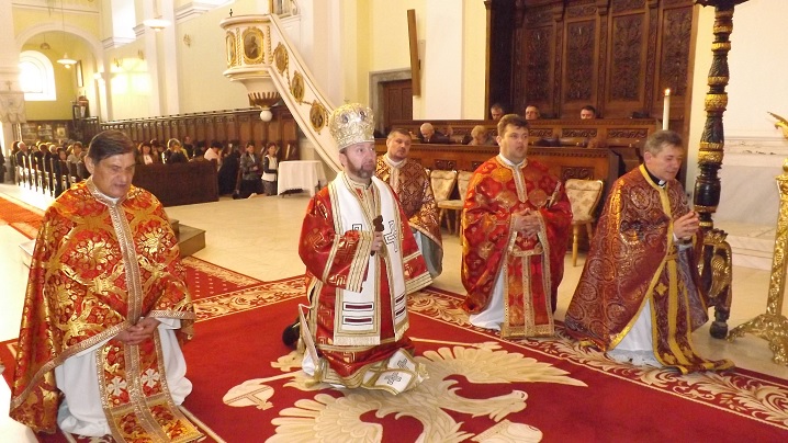 FOTO: Pelerinajul și intrarea credincioșilor prin Poarta Sfântă a Catedralei Blajului