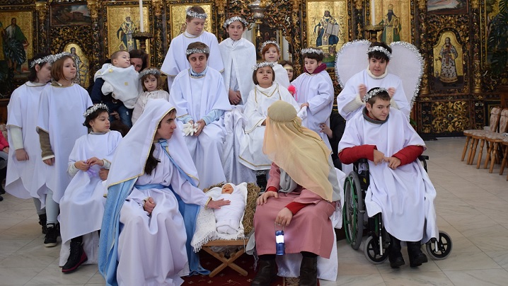 FOTO: Moment emoţionant prezentat de copiii cu nevoi speciale în Catedrala "Sfânta Treime" Blaj