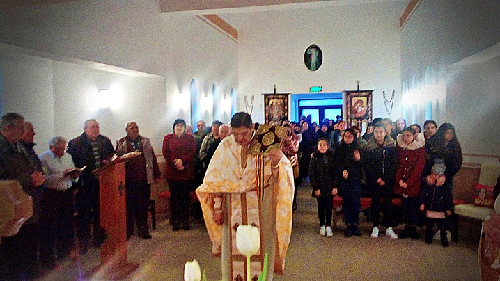 Instalarea parohului în Biserica vizitată de Papa Francisc