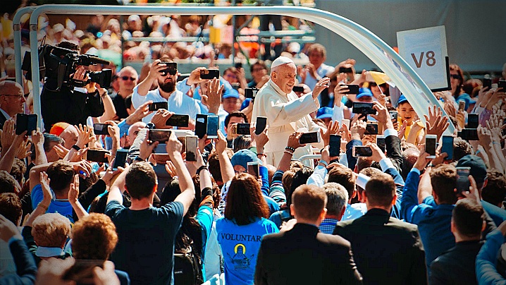 Opt ani cu papa Francisc: bucuria Evangheliei pentru întreaga lume