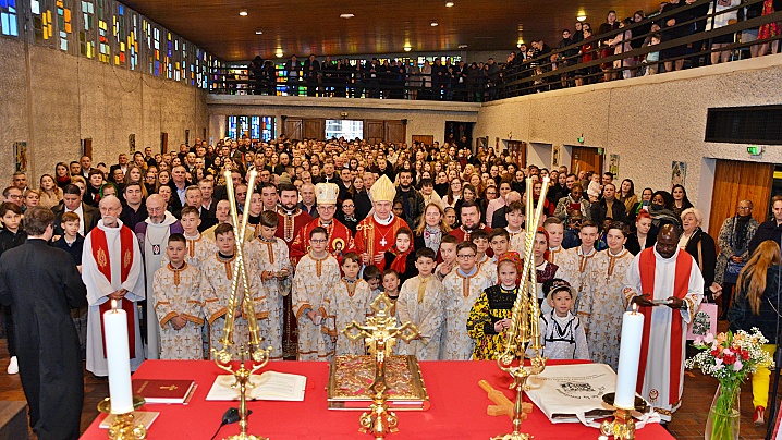 FOTO/VIDEO: Sărbătoare în comunitatea greco-catolică română din Paris