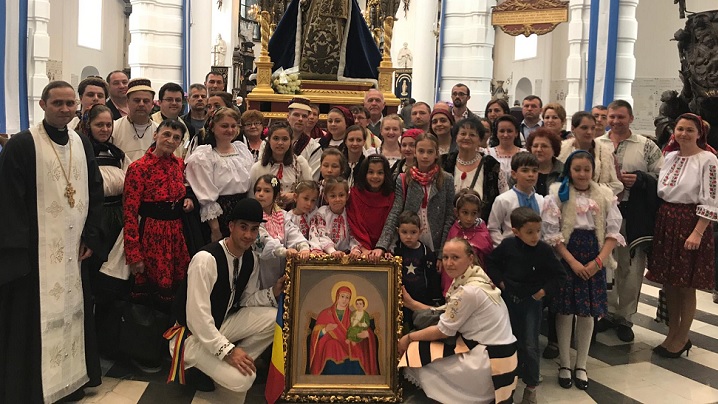 FOTO: Procesiune cu icoana Maicii Domnului de la Bixad pe străzile din Belgia