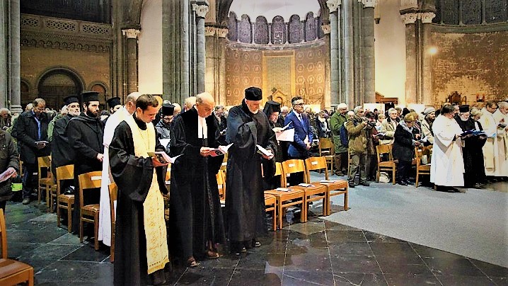FOTO: Comunitatea catolică română din Bruxelles, organizatoarea rugăciunii ecumenice