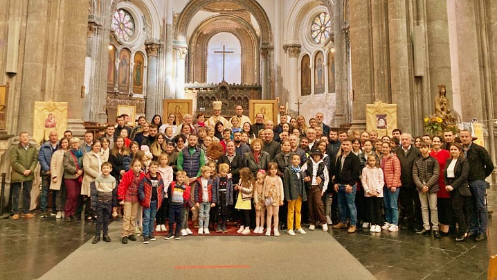 FOTO: Vizita PS Cristian în comunitatea greco-catolică română din Belgia