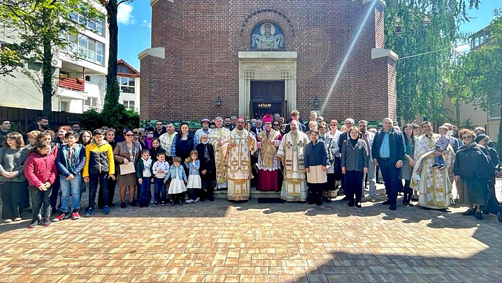 FOTO/VIDEO: Sfânta Liturghie în Catedrala ”Sfântul Vasile cel Mare” din București