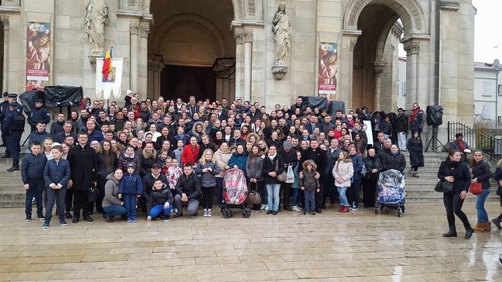 Pelerinajul Parohiei Greco-Catolice Române din Paris la relicva «CĂMAȘA LUI CRISTOS»