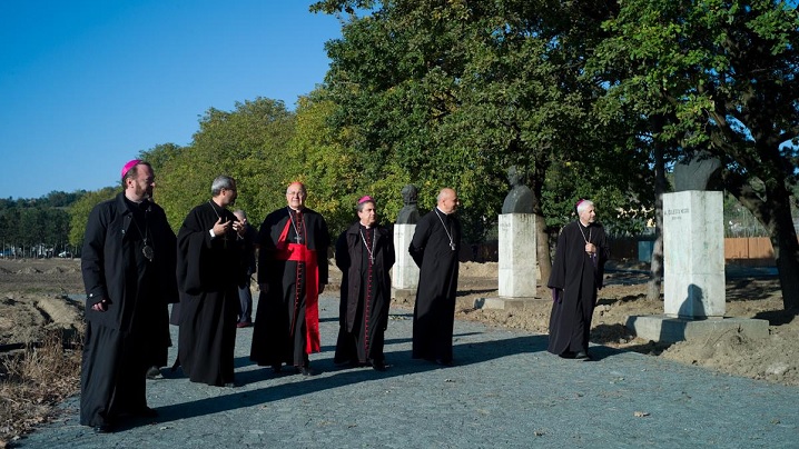 Foto: Cardinalul Sandri vizitează Câmpia Libertății