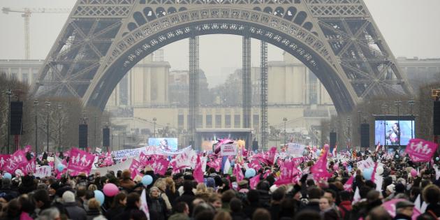 Catolicii din Franţa spun "Nu" căsătoriilor Gay, Guvernul a spus "Da"