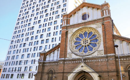 Arhiepiscopia Romano-Catolică îi cere din nou preşedintelui Traian Băsescu să intervină în cazul Cathedral Plaza