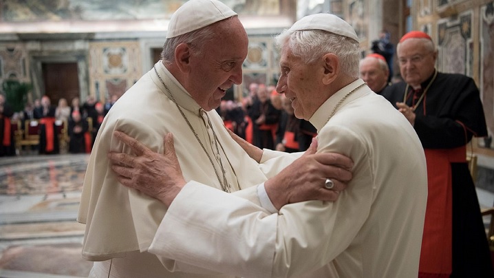 Papa Francisc și papa Benedict, preocupați de conflictele dintre drepturile omului