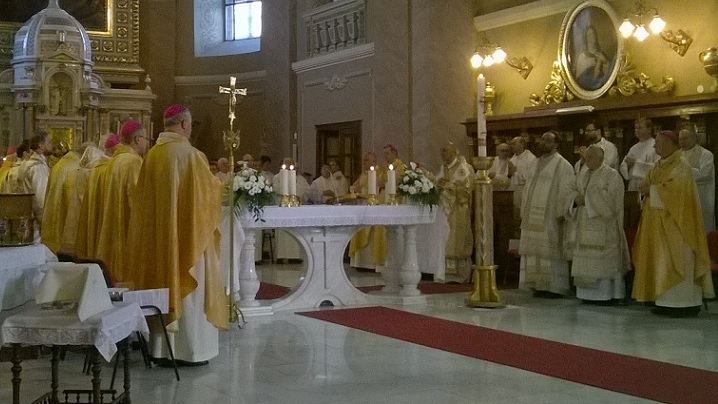 FOTO: Sfânta Liturghie de deschidere a sesiunii de primăvară CER