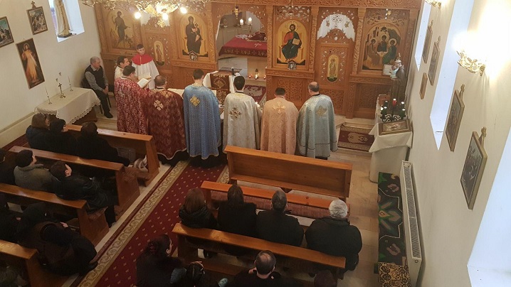 Foto: Rugăciune și procesiune în parohia Cetatea de Baltă
