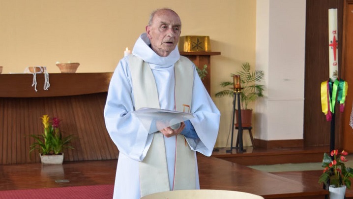 Cine era preotul Jacques Hamel, decapitat în biserica de lângă Rouen (Franța)?