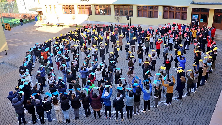 Elevii Liceului Greco-Catolic din Cluj, uniți sub tricolor