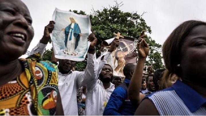 Congo: împiedicare violentă a demonstrațiilor. Zece preoți arestați 