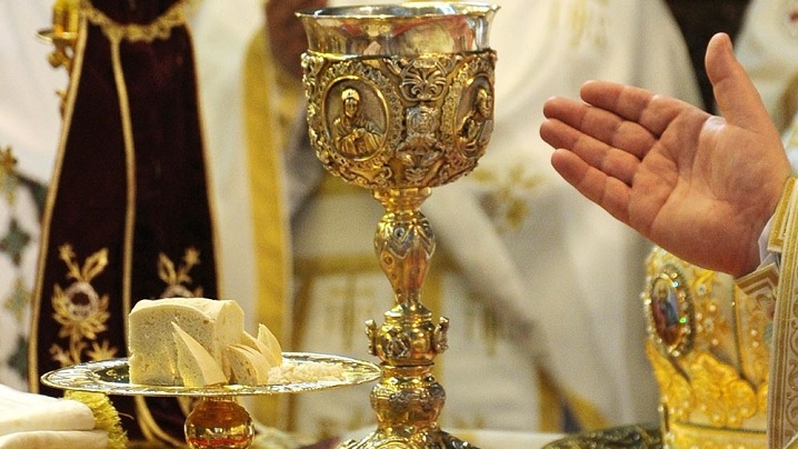 Sfânta Liturghie - retrăirea Calvarului, nu un spectacol