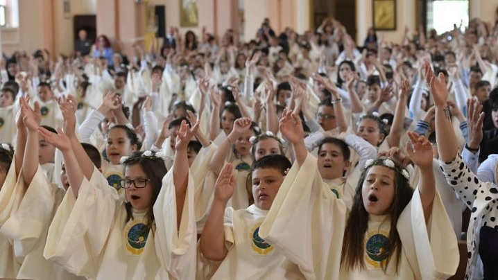 Creştini ne este prenumele şi Biserica este familia noastră