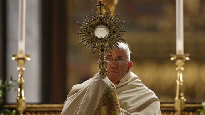 Corpus Domini. Papa Francisc celebrează Sfânta Liturghie în bazilica Sfântul Petru