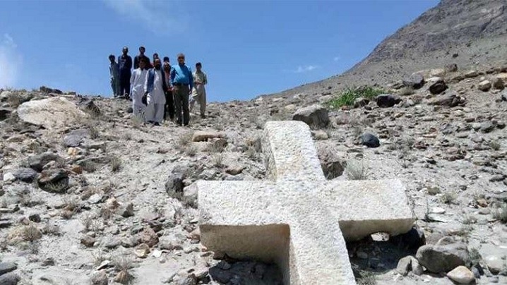 Descoperită, în nordul Pakistanului, o cruce de marmură de cel puțin o mie de ani