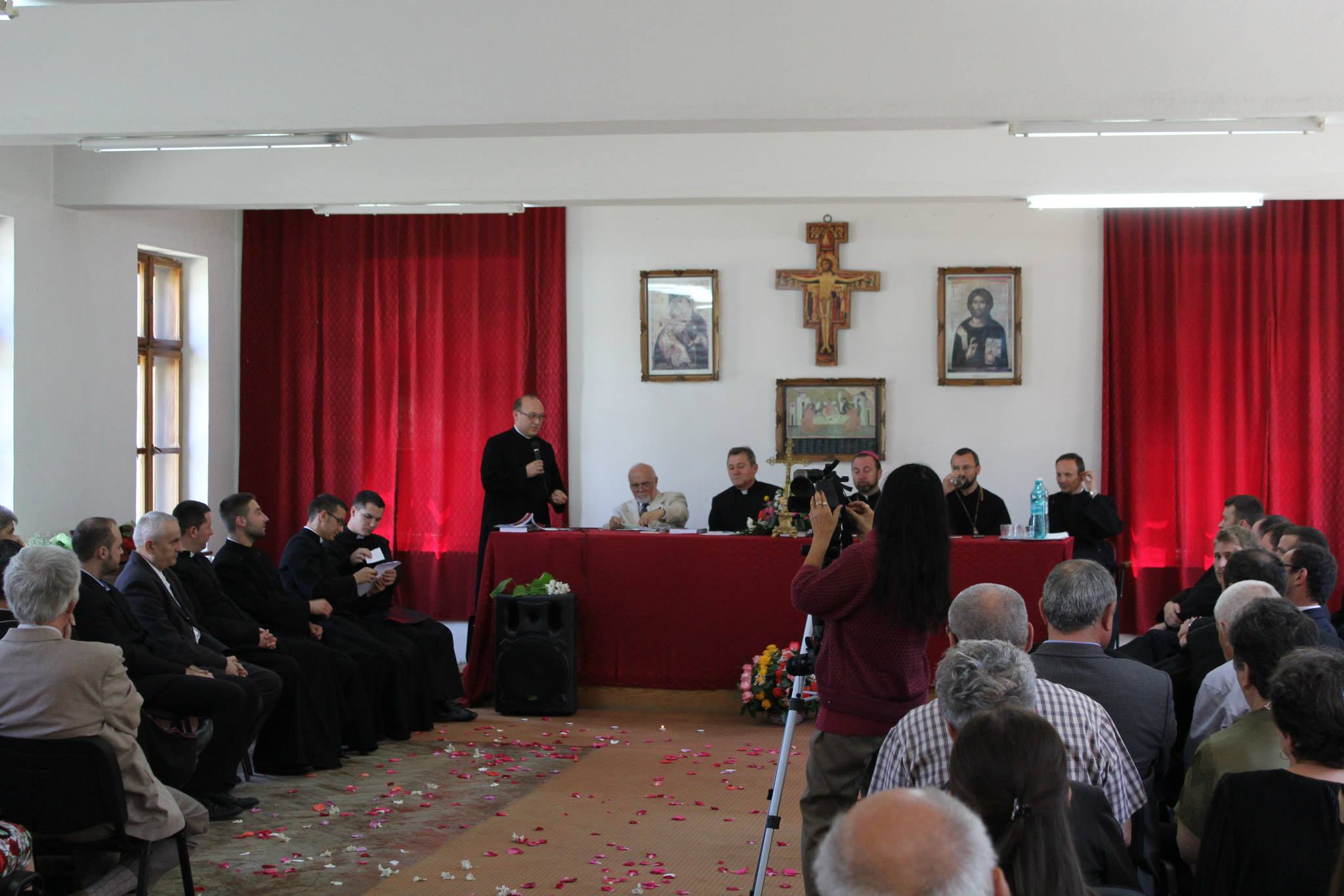 FOTO: Curs festiv pentru promoția 2014 a Facultății de Teologie Greco-Catolică