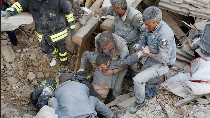 LIVE. Cutremur în Italia: morți și răniți sub dărâmături