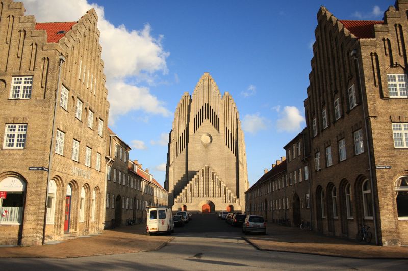 Statul constrânge Biserica să calce în picioare Creștinismul!