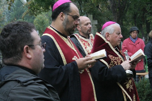 FOTO: deshumarea osemintelor episcopului Ioan Bălan