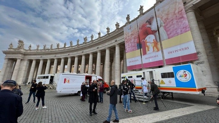 Dispensarul mobil din Piața San Pietro, semn al atenției Papei față de cei 