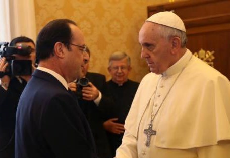 Hollande invitat să "asculte și să dialogheze cu catolicii" din Franța