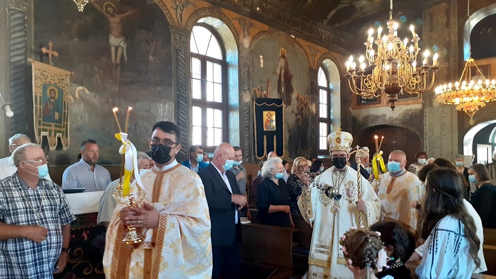 FOTO: Vizita Pastorală a Preasfinției Sale Cristian în Parohia Dumbrăveni