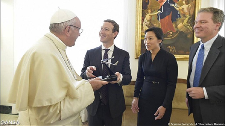 Mark Zuckerberg de la Facebook, în vizită la Papa Francisc